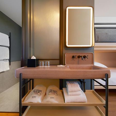 Moxy Sydney Airport Hotel Exterior photo