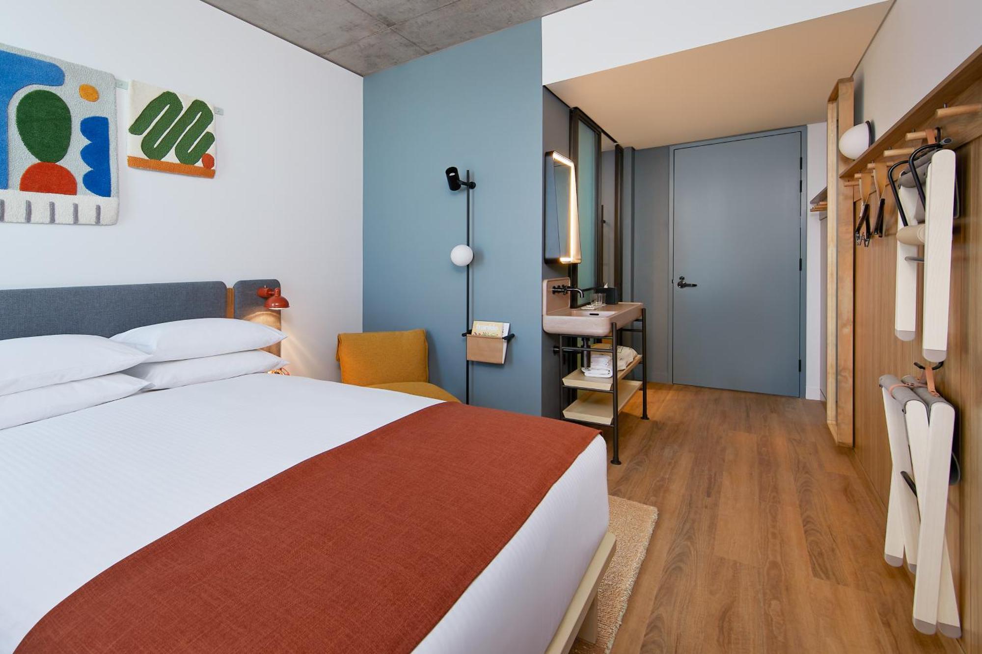 Moxy Sydney Airport Hotel Exterior photo
