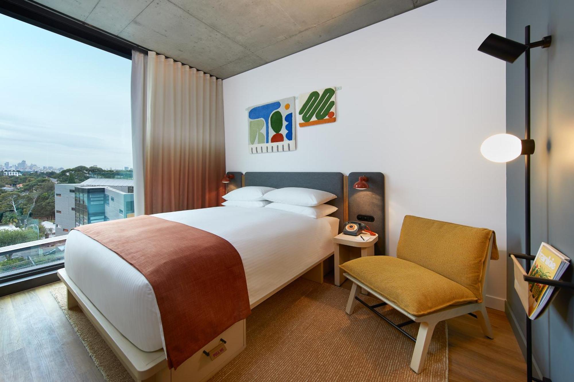 Moxy Sydney Airport Hotel Exterior photo